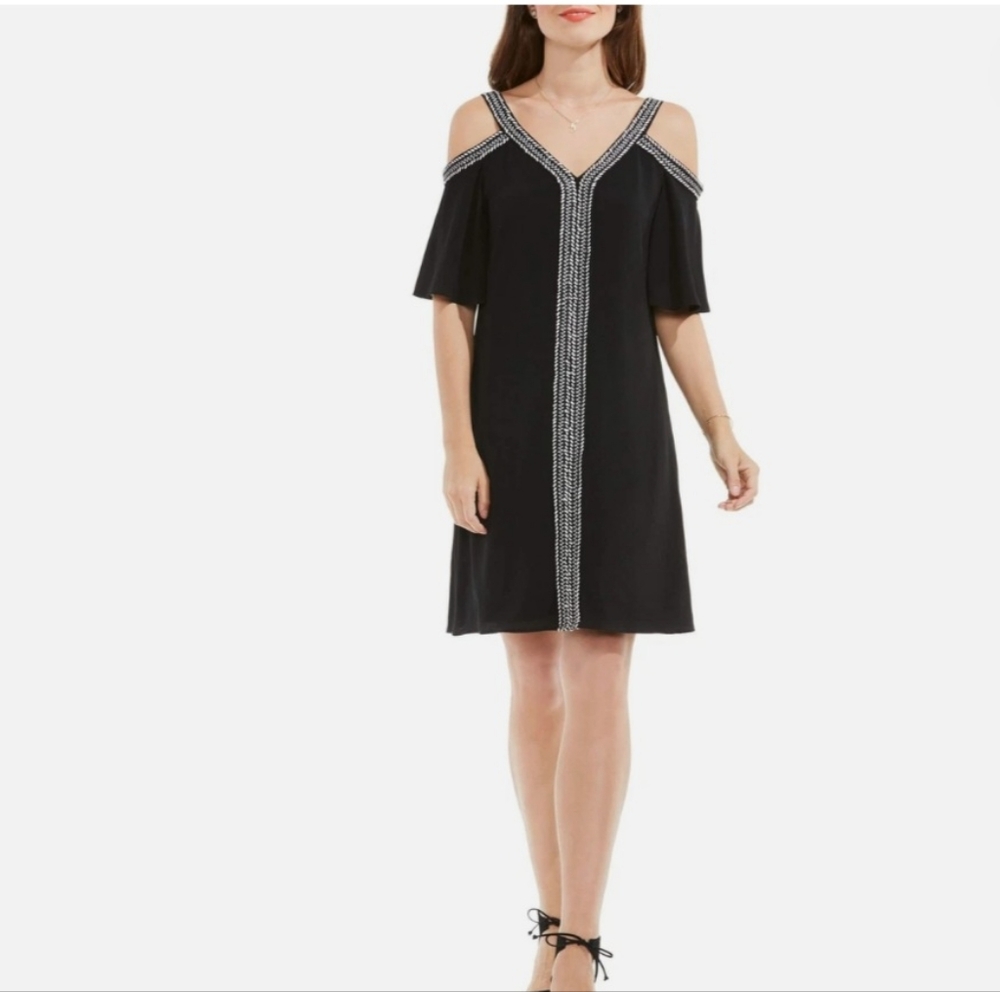 NWT Vince Camuto Black and White Cold Shoulder With with V-Neck